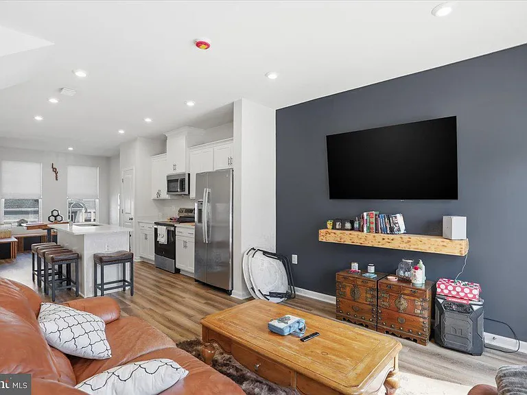 186 Coolidge Ave — Photo 14