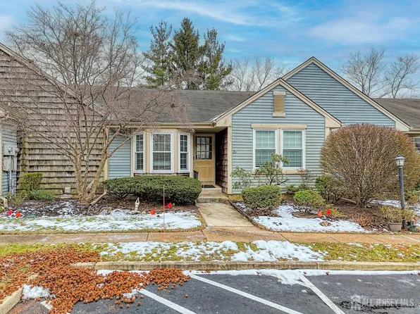 2 Aaron Burr Ct #C, Monroe Township, NJ 08831