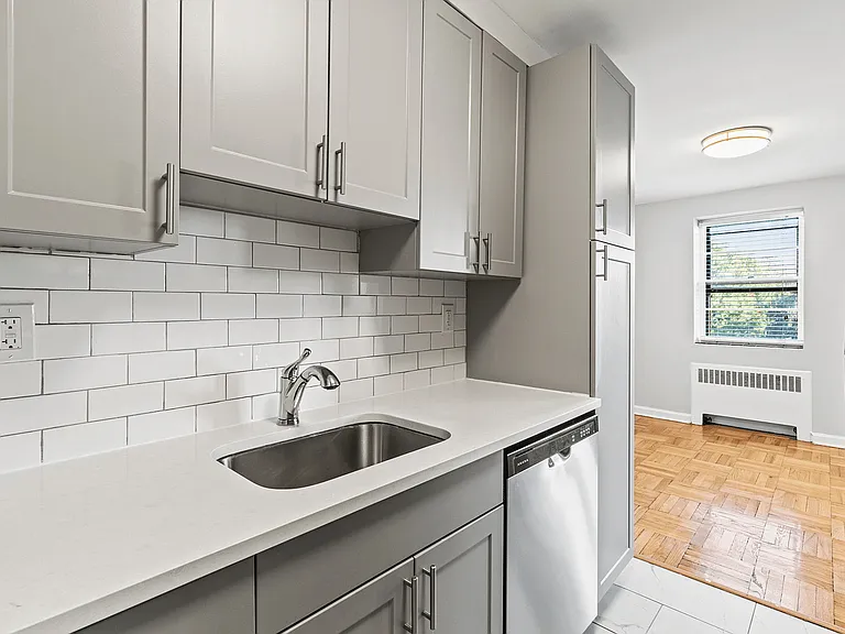 Experience the elegance of a contemporary kitchen designed for style and efficiency.