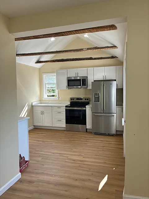 3 bed, 942 sqft, $3,250 — Photo 1