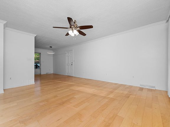 4th image of 506 Willow Branch Dr