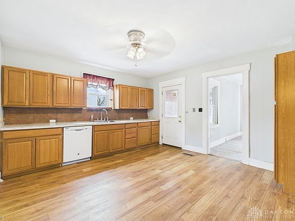 3rd image of 249 W Washington St
