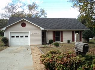 103 Woodland Rd, Mauldin, SC 29662