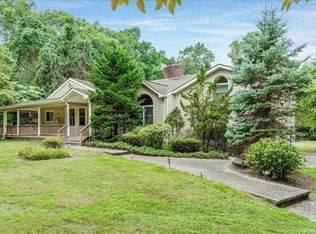 49 Hawxhurst Rd, Cold Spring Harbor, NY 11724