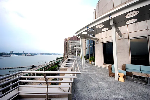 Sold by Viza Group, Inc | media 17