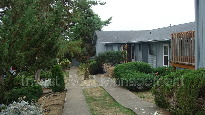 2 bed, 1.0 bath, 950 sqft, $1,695 — Photo 4