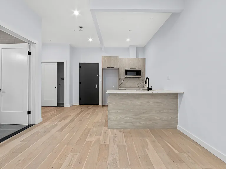 1091 Rogers Ave #3 — Photo 4