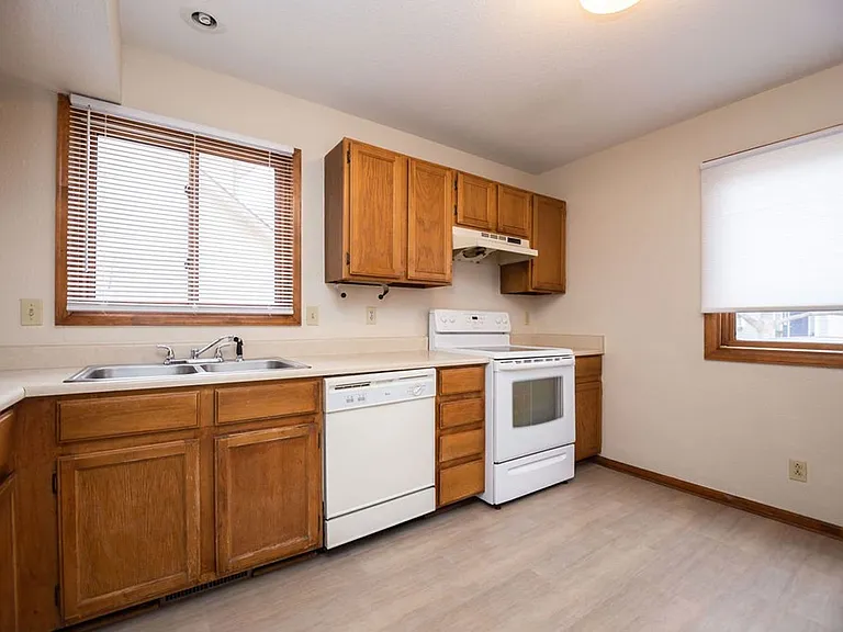 1937 Connecticut Dr — Photo 13