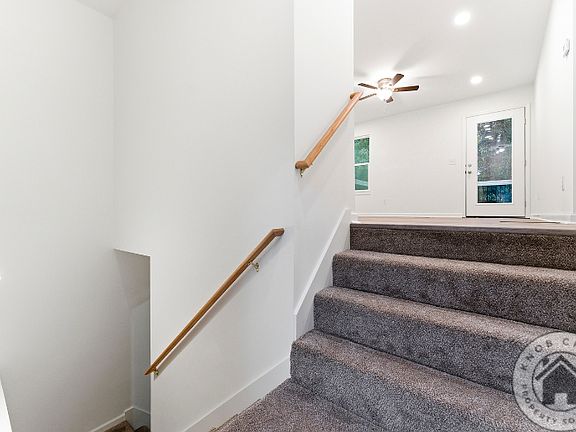 3rd image of 7090 Sumit Wood Dr NW
