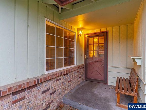 5th image of 820 Ivy Way NE