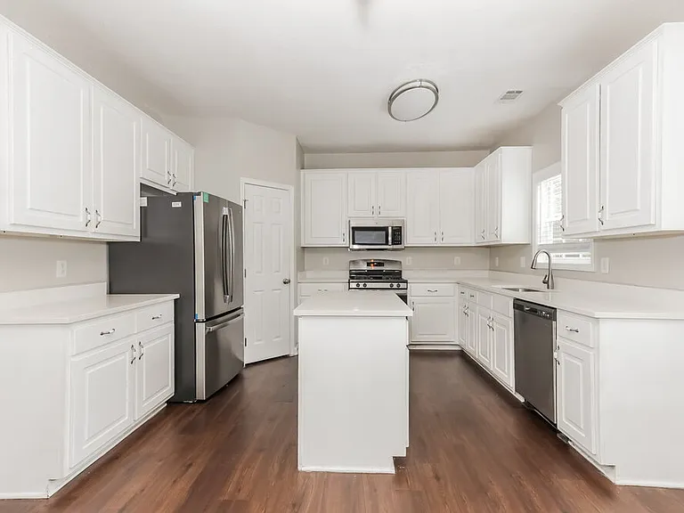 5000 Dockside Dr — Photo 7