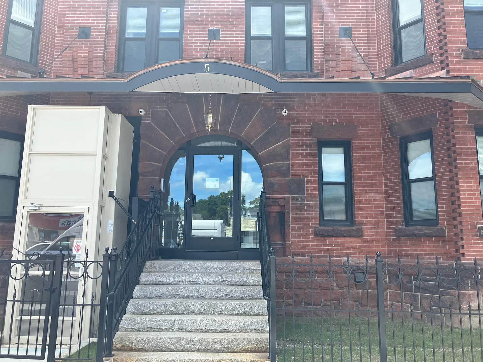4 bed, $3,750 — Photo 1