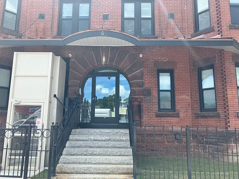 5 May St #1-B — Photo 1