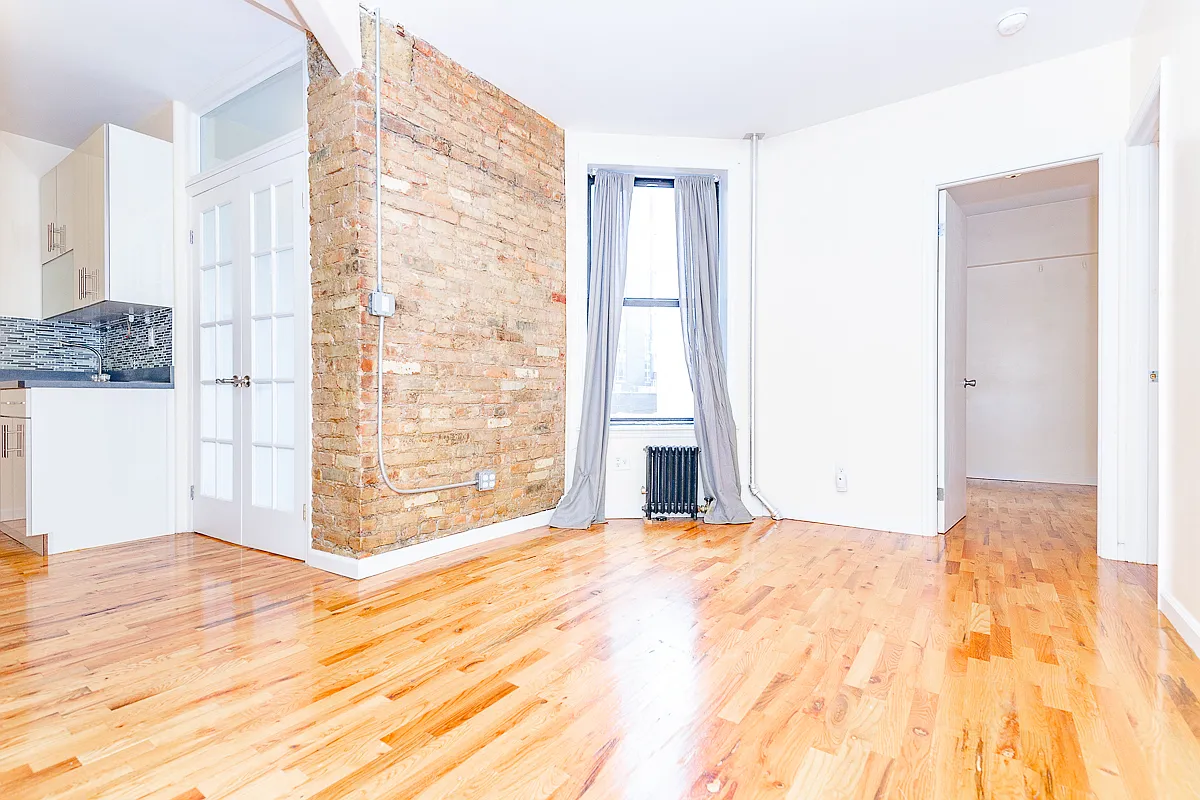Photo 1 of 8 - 244 Roebling St #4 - Brooklyn, NY Primary Photo - 244 Roebling St #4