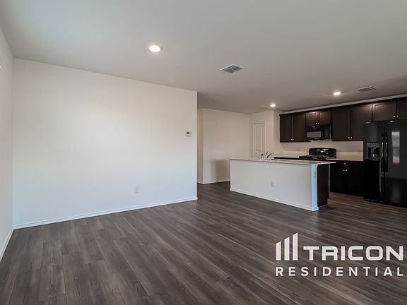 4th image of 1102 Wildflower St