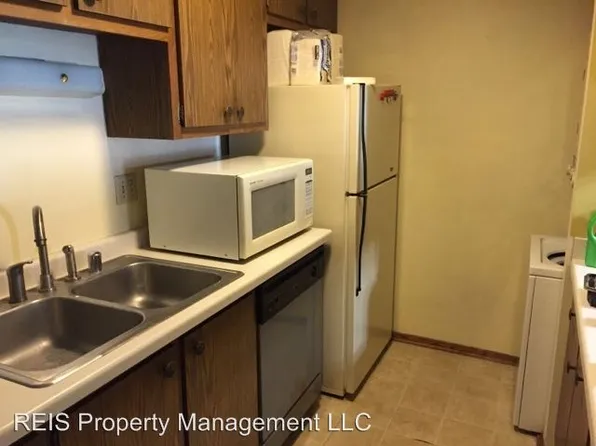 1501 S Carriage Ln, New Berlin, WI 53151