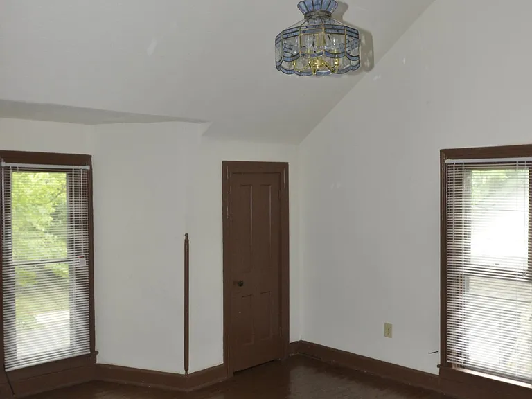 502 S Woodlawn Ave — Photo 17