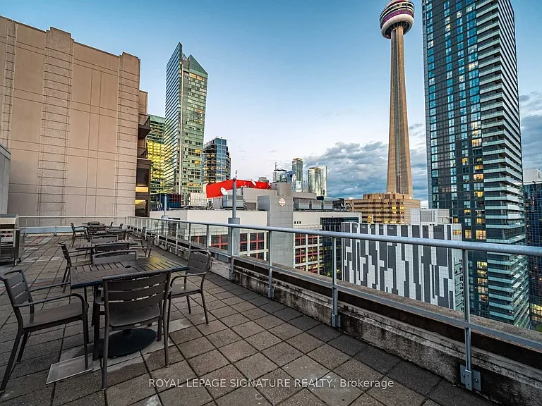 250 Wellington St W #632 — Photo 22