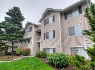 19230 Forest Dr NE APT K334, Lake Forest Park, WA 98155
