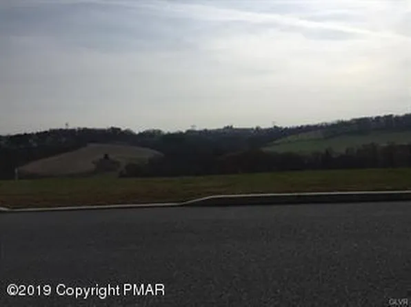 1970 Settlers Ridge Rd, Slatington, PA 18080