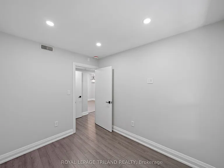 15 Balmoral Ave S #4 — Photo 15