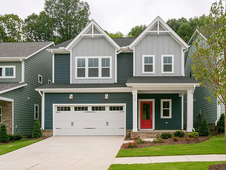 174 Beacon Dr — Photo 1