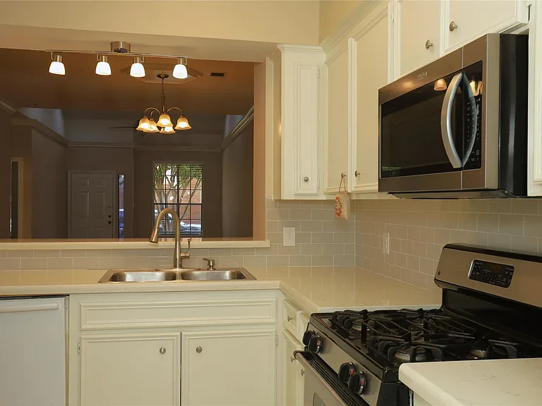 107 Manor Pl — Photo 8