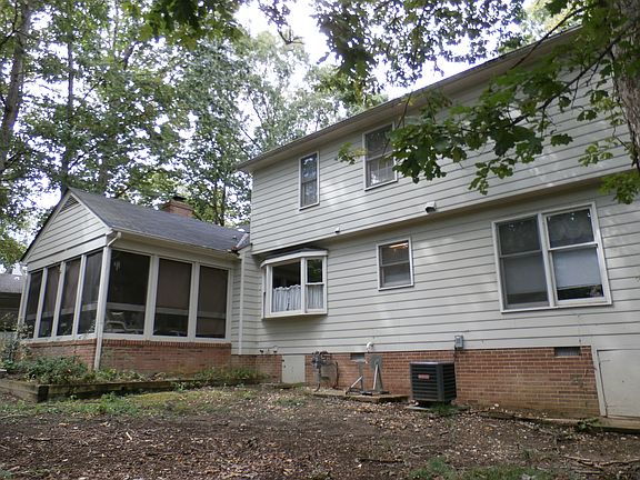 3rd image of 10 Rosewood Dr