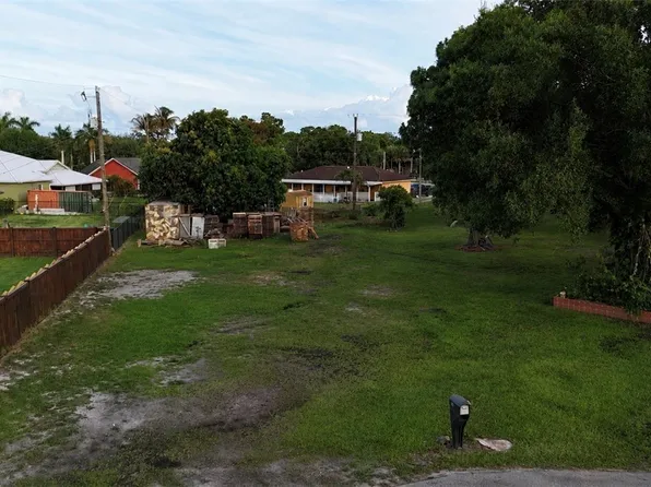809 Monroe Ct, Immokalee, FL 34142