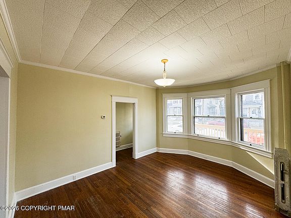 5th image of 1028 Diamond Ave