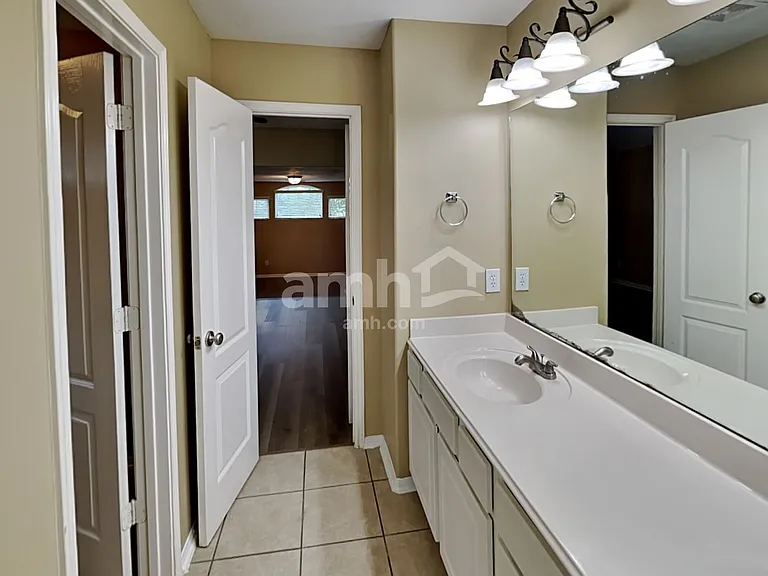 5718 Emerald Brook Ln — Photo 16