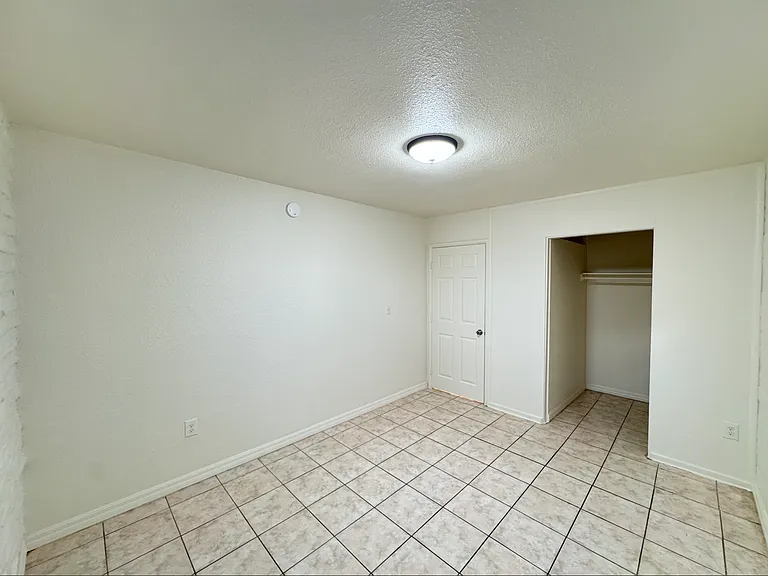 1233 Clela Ave — Photo 5