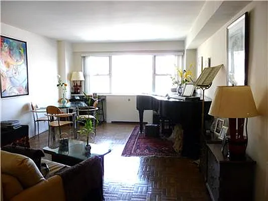 Rented by R New York | media 8