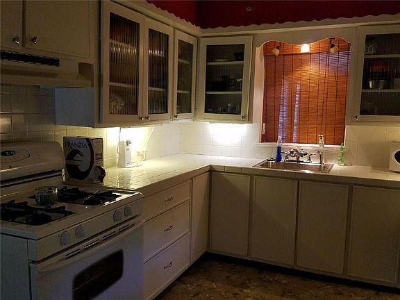 2nd image of 222 Hamilton St