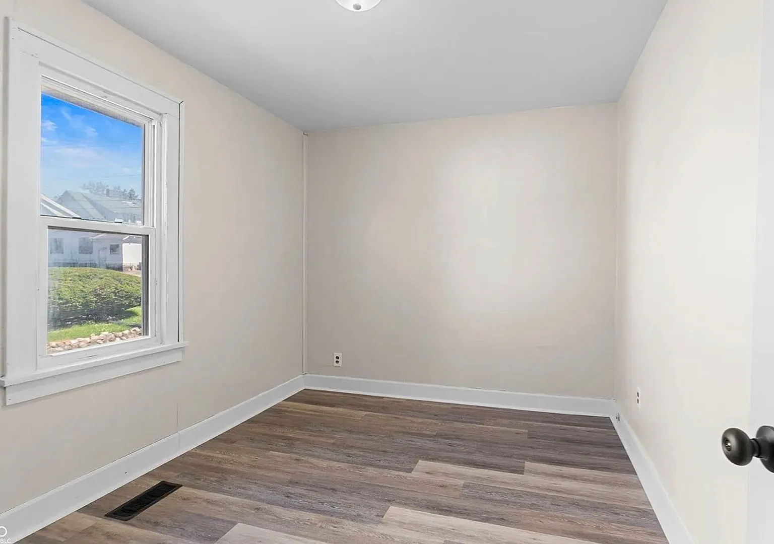 618 W 22nd St — Photo 3