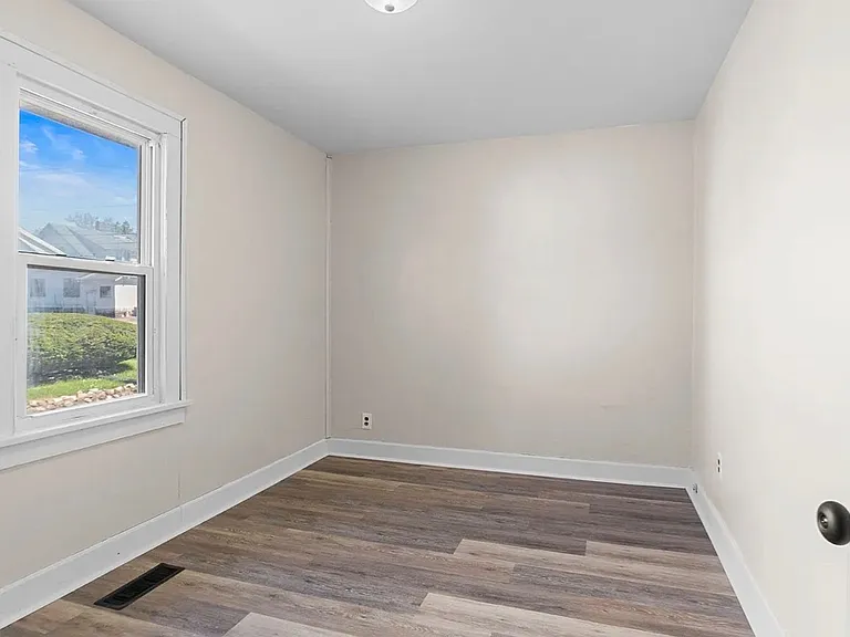 618 W 22nd St — Photo 3