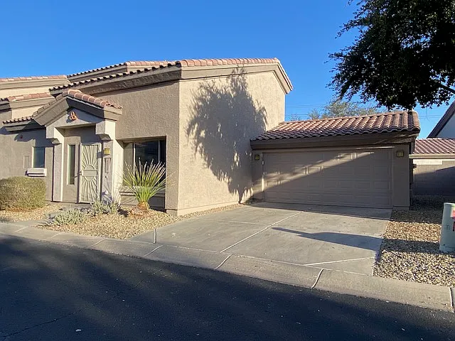 Near Peoria Sports Complex and walking trails — Photo 4