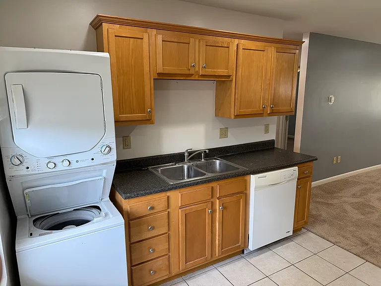131 Plum St — Photo 3