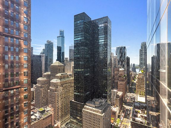 4th image of 157 W 57th St APT 38E