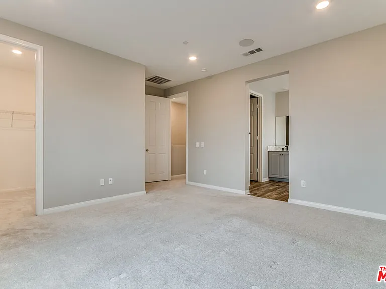 713 Daniel Freeman Cir — Photo 30