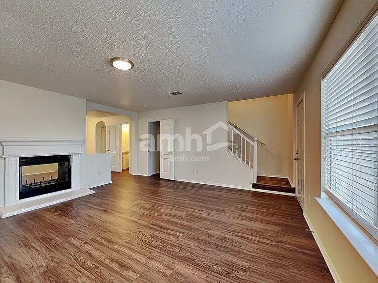 717 Timber Trl — Photo 8