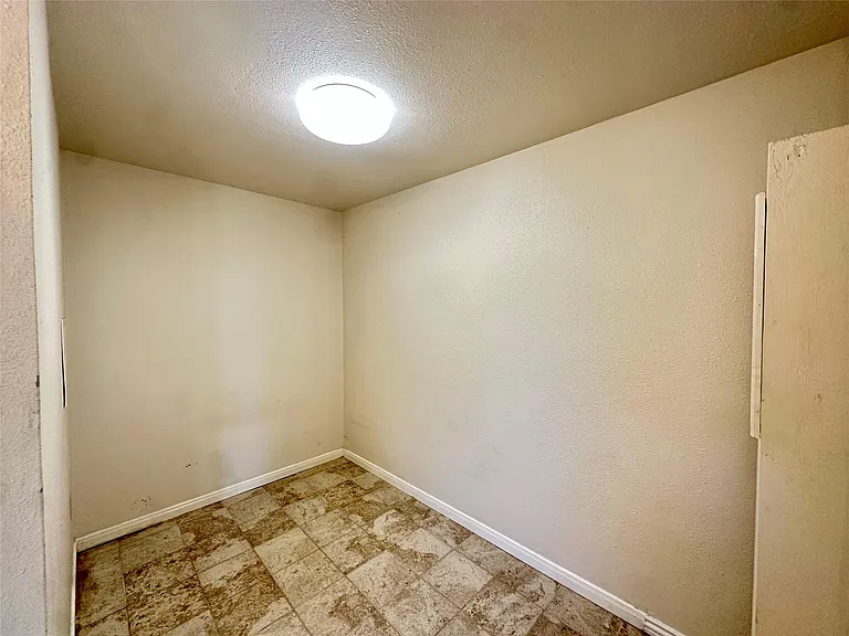 5222 Avenue O — Photo 15