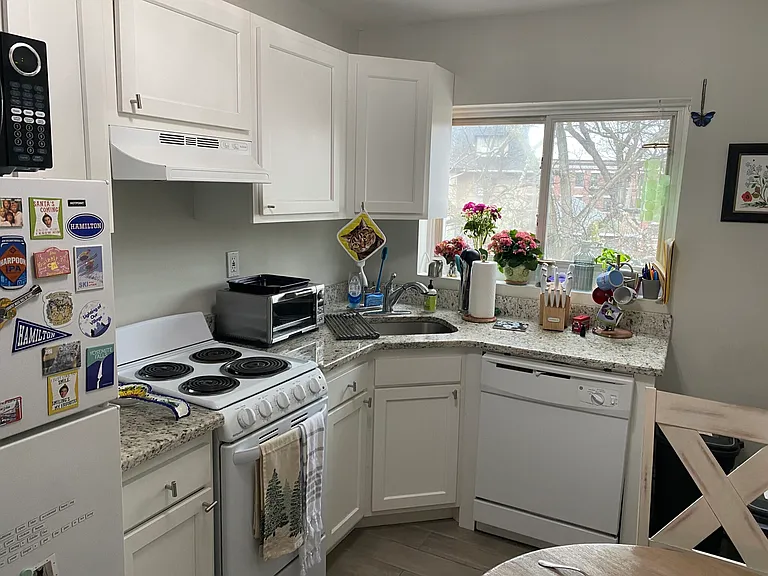 63 Selkirk Rd #8 — Photo 9