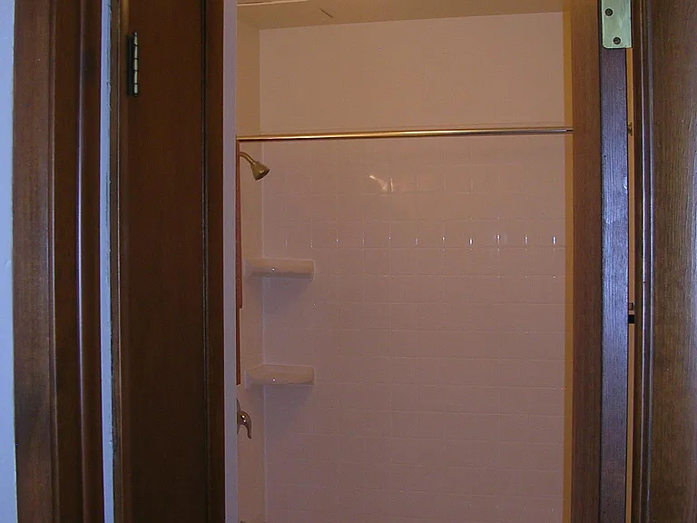 2549 S Kinnickinnic Ave — Photo 5