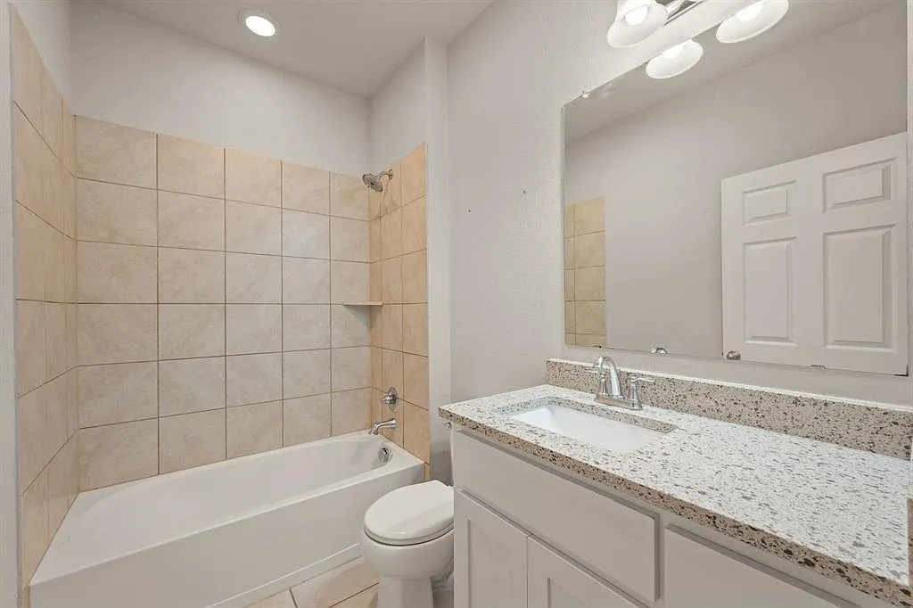 3 bed, 2.0 bath, 1755 sqft, $2,150 — Photo 4