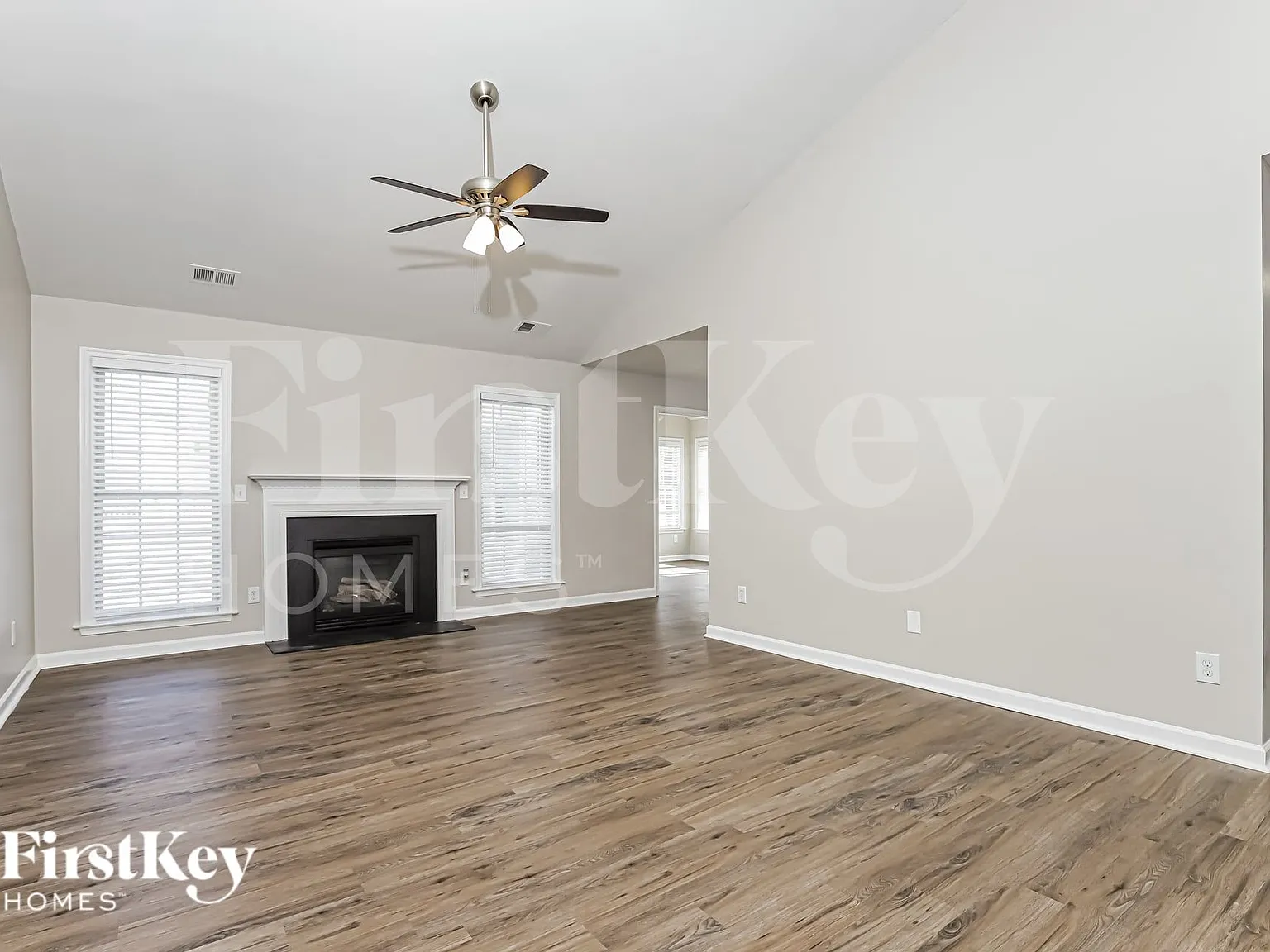 3 bed, 2.0 bath, 1672 sqft, $2,040 — Photo 2