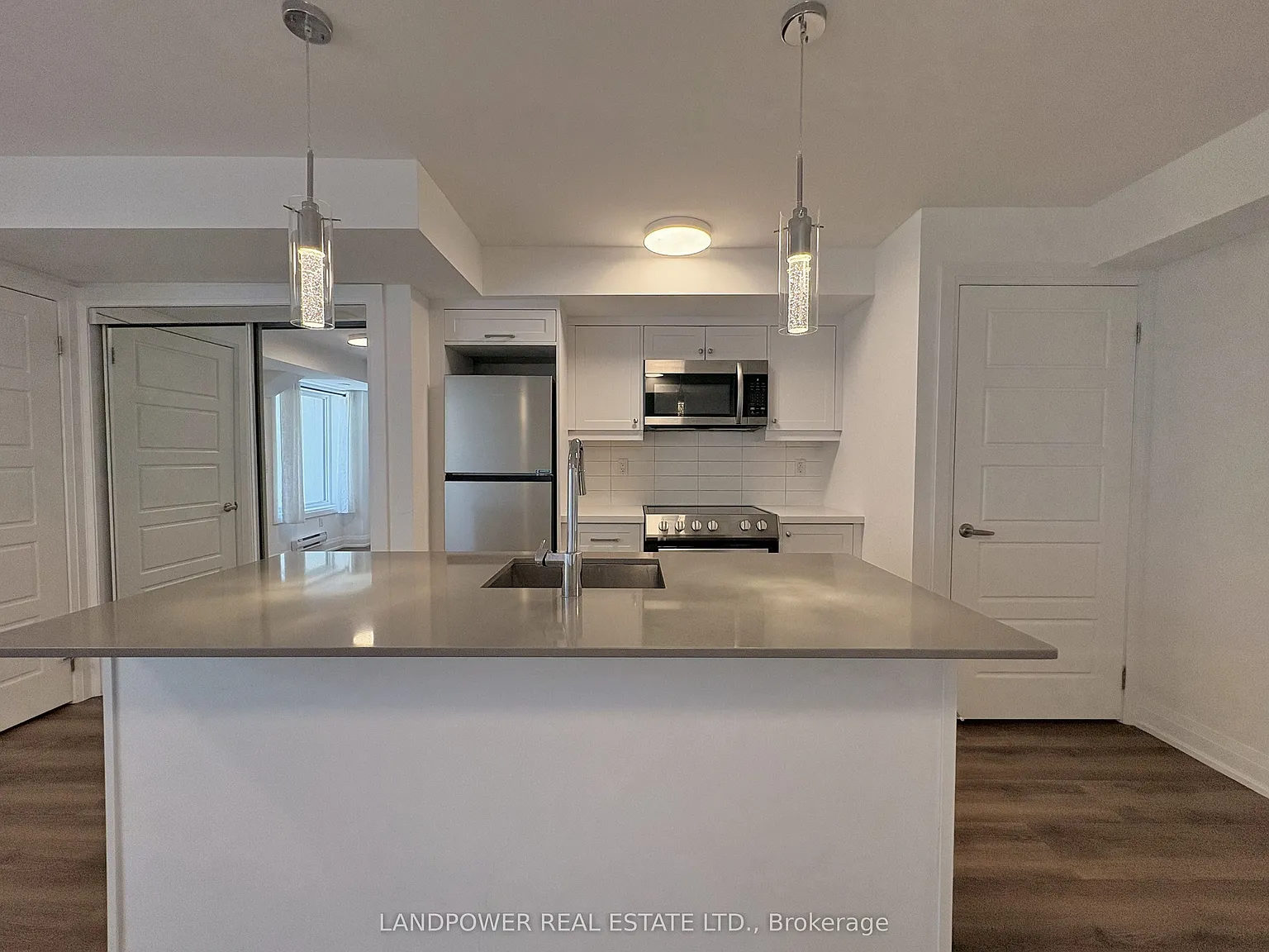3 bed, $2,500 — Photo 2