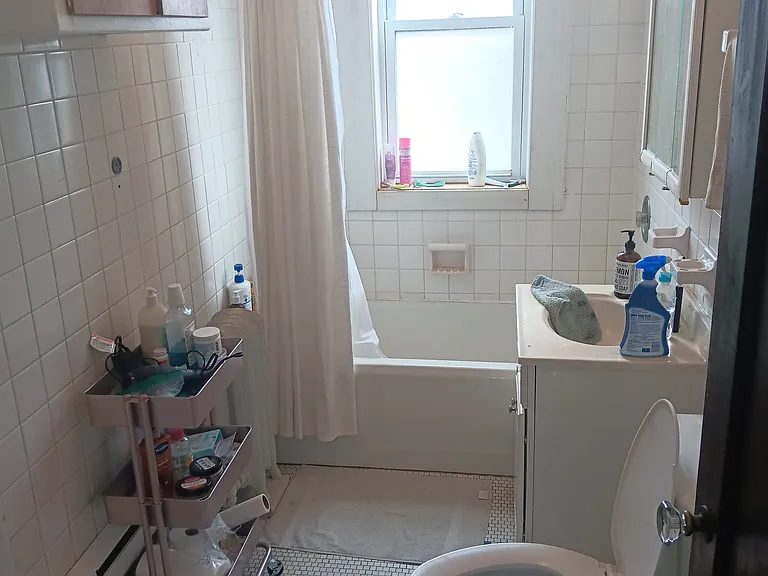312 Lee St #1 — Photo 7