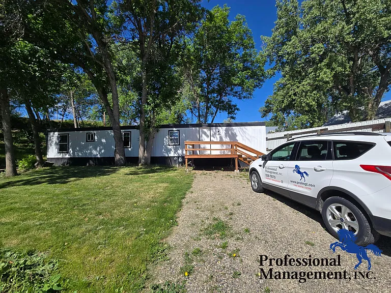 1620 Valley Dr — Photo 1