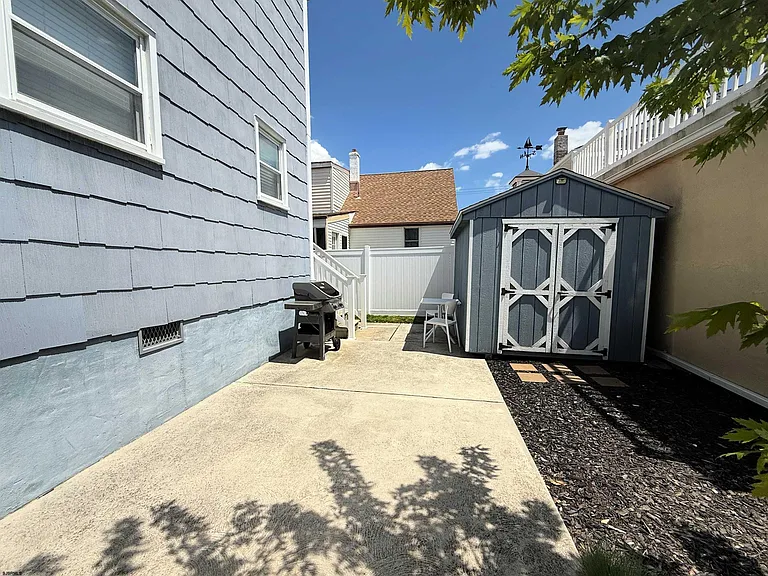 103 N Belmont Ave — Photo 17